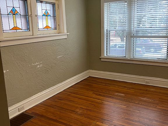 5th image of 5247 Bancroft Ave #1E