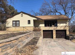 10526 Forrest Dr, Omaha, NE 68124