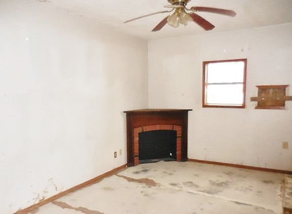 4th image of 408 Lakewood St