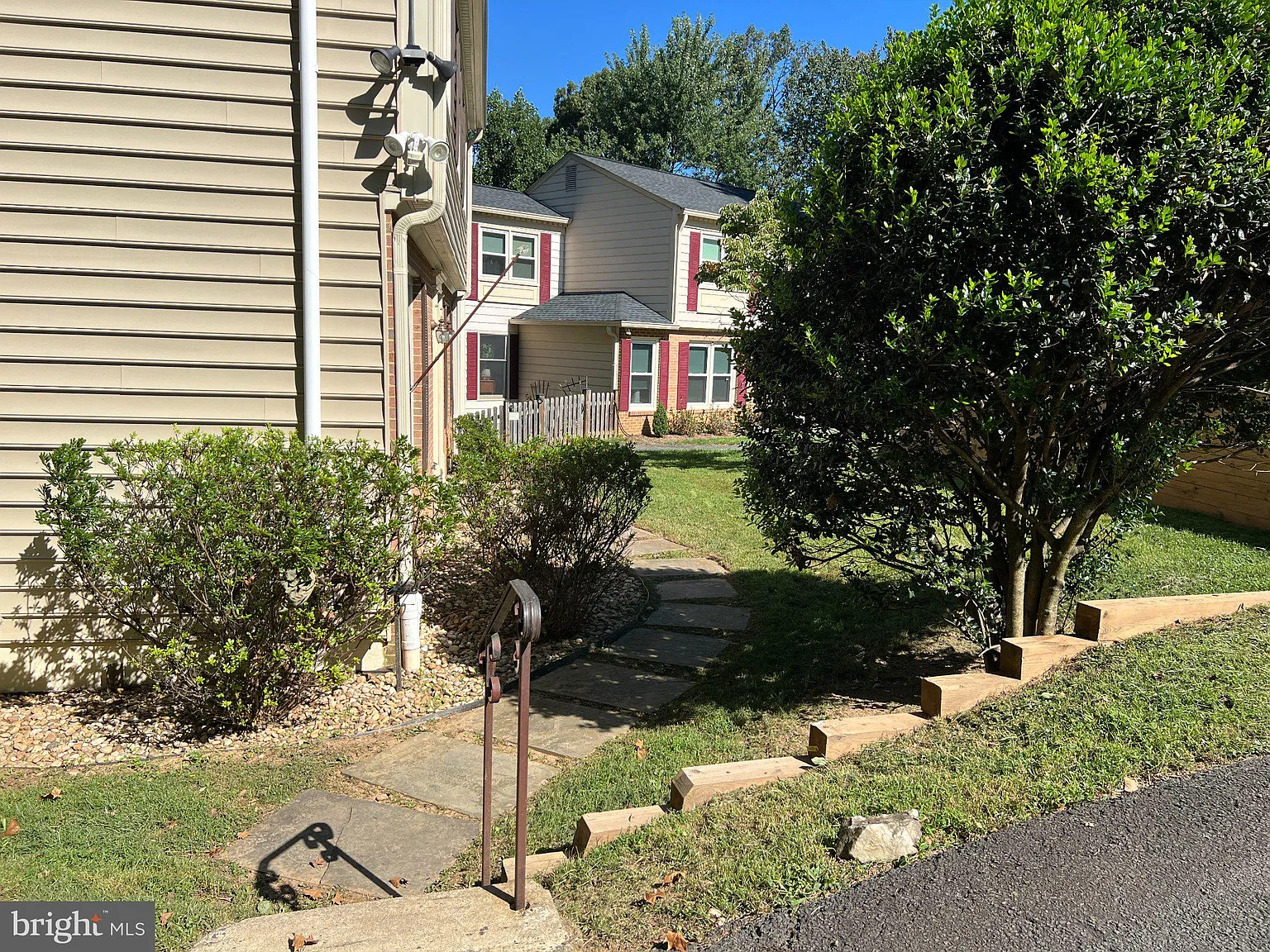 4 bed, 2.5 bath, 2200 sqft, $3,850 — Photo 4