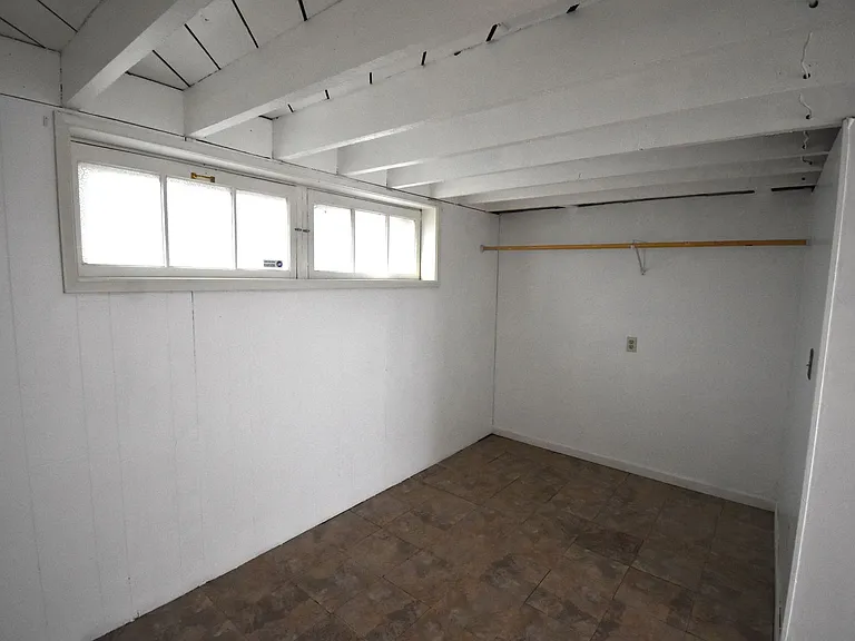586 Grove St — Photo 29