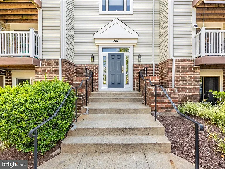 807 Stratford Way #C — Photo 2