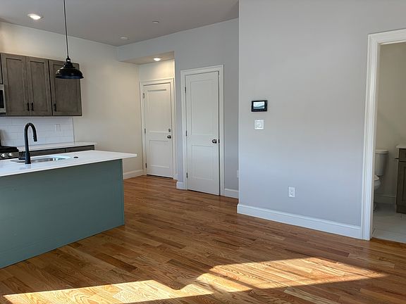 5th image of 151 Crescent St