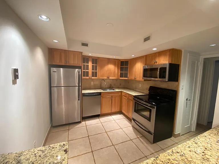5600 Collins Ave #7W — Photo 8