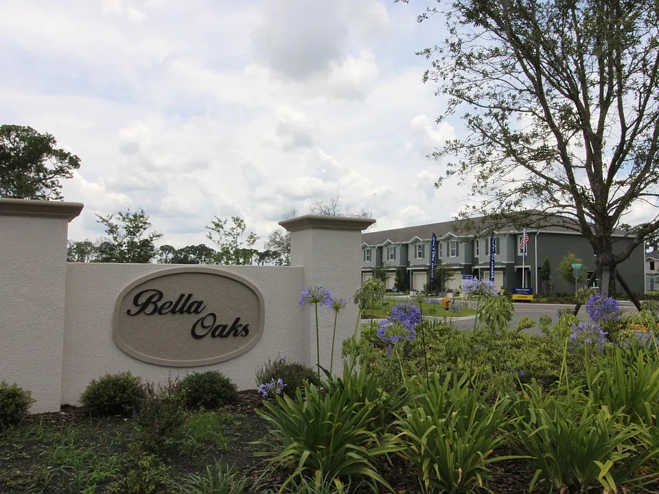 12 Bella Oaks Dr