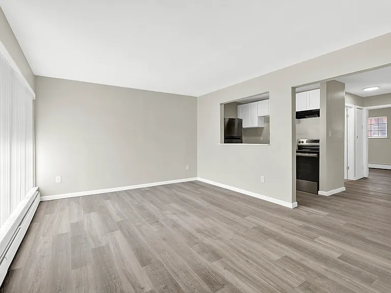 Pierre Manor Apartments — Photo 17