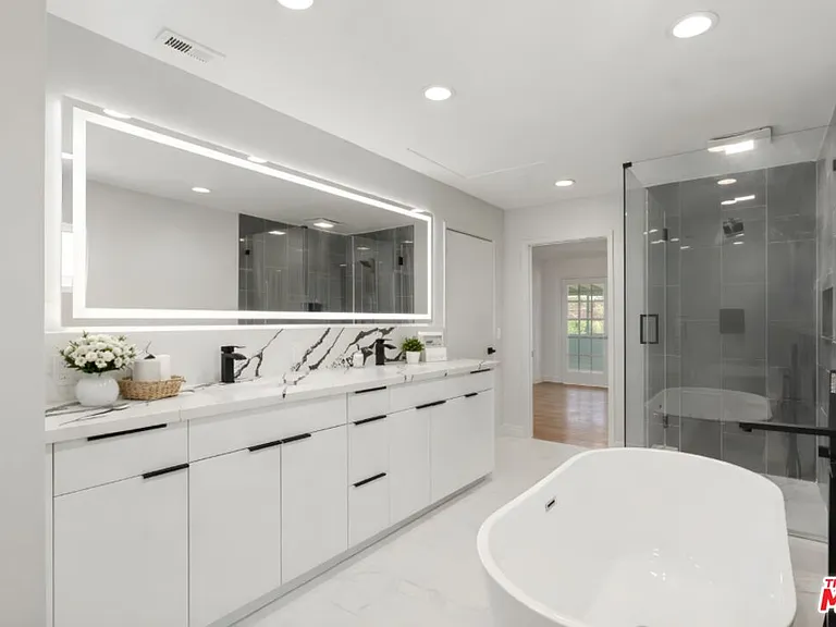 2522 Armacost Ave — Photo 49