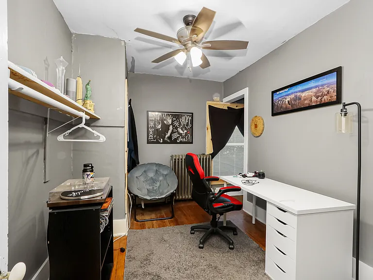 upper level study area connected to bedroom 3