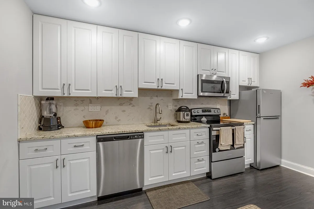 Building Photo - 624 N 35th St #2