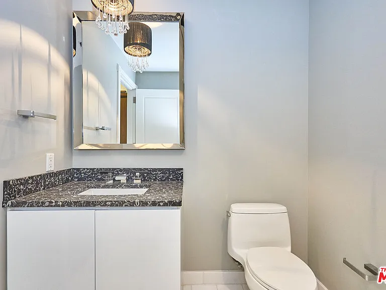 900 W Olympic Blvd #31E — Photo 18