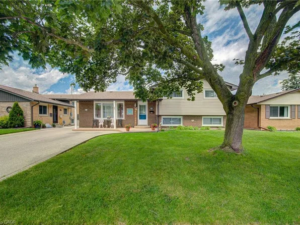 99 Highman Ave, Cambridge, ON N1R 3M2