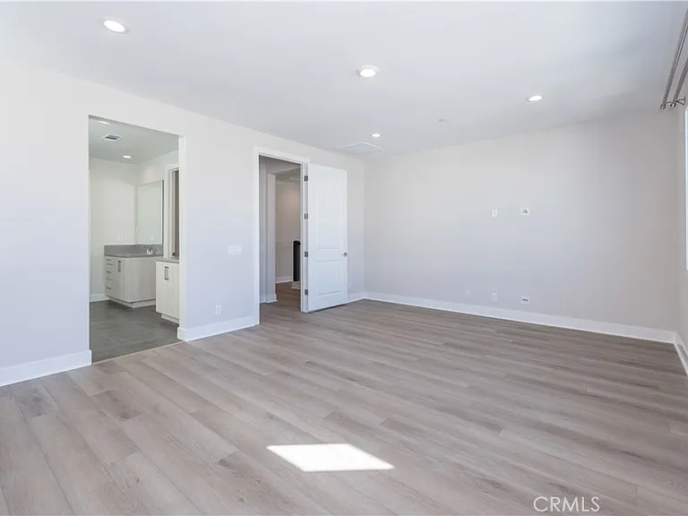 180 Longden — Photo 10