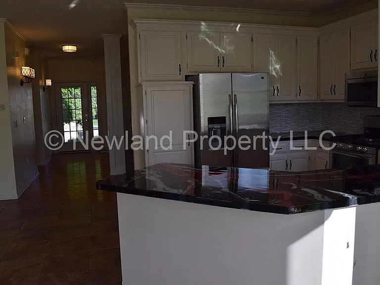 14306 S Summit Ct — Photo 6