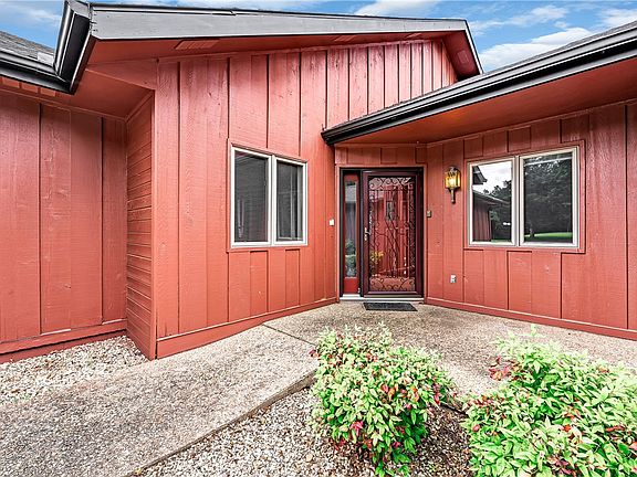 2nd image of 5 Blake Ln