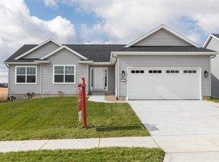 333 Meadows Field Dr NE, Cedar Rapids, IA 52402