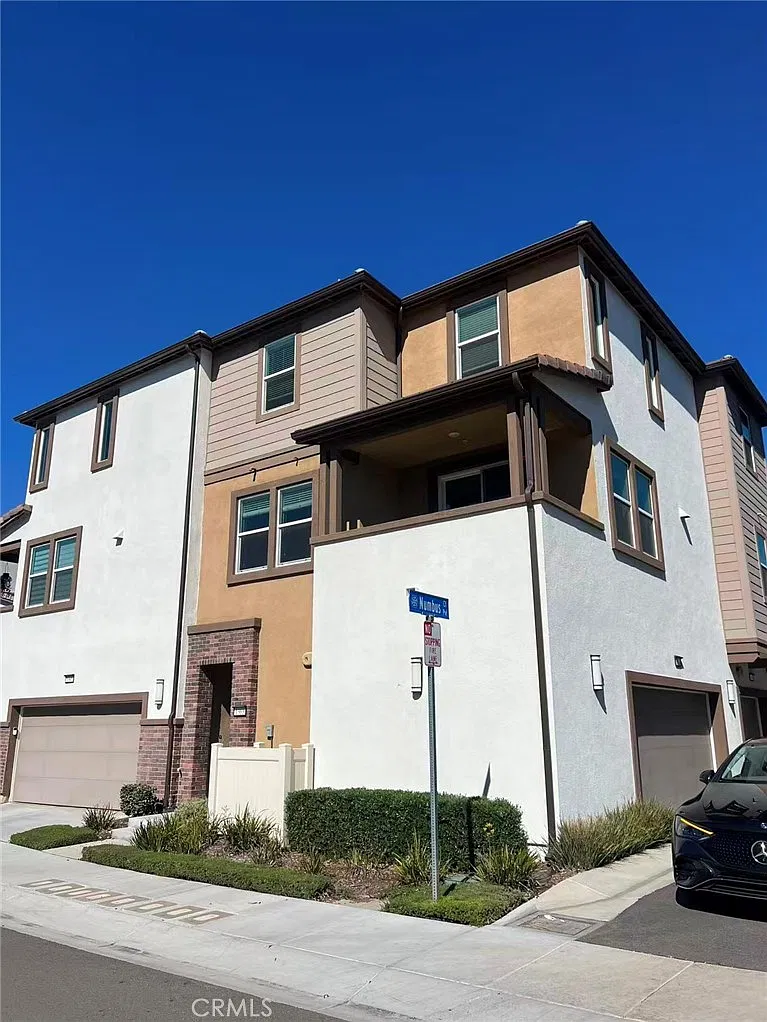 2 bed, 2.5 bath, 1215 sqft, $3,500 — Photo 1