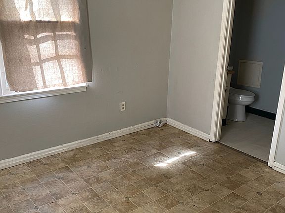 5th image of 214 Ashcroft Dr