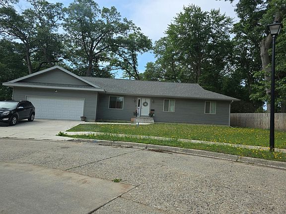 2nd image of 1077 Leonard Ave