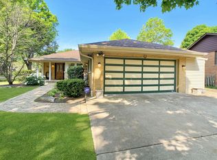 551 Burdick St, Libertyville, IL