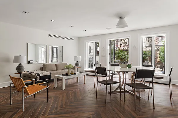 Sold by OFFICIAL | media 6