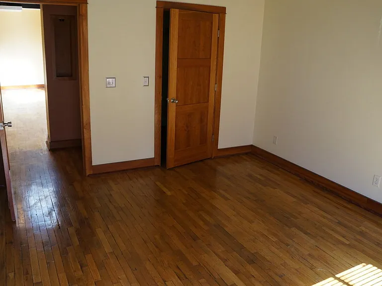 413 N Center St — Photo 8