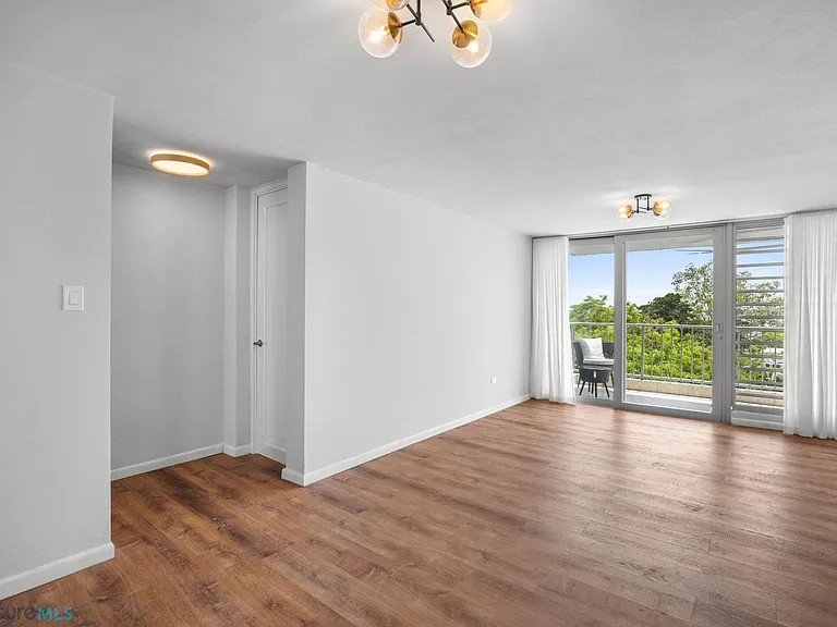 355 Calle Galileo #11L — Photo 14