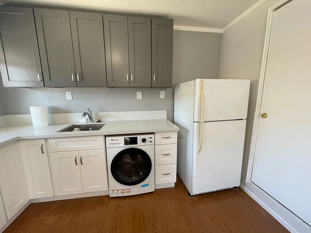 Studio, 1.0 bath, 250 sqft, $1,600 — Photo 4