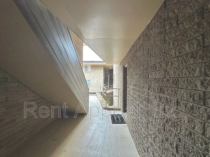 Building Photo - 346 Carpenter Dr