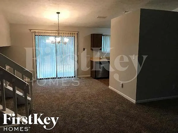 3 bed, 2.0 bath, 1392 sqft, $2,005 — Photo 4