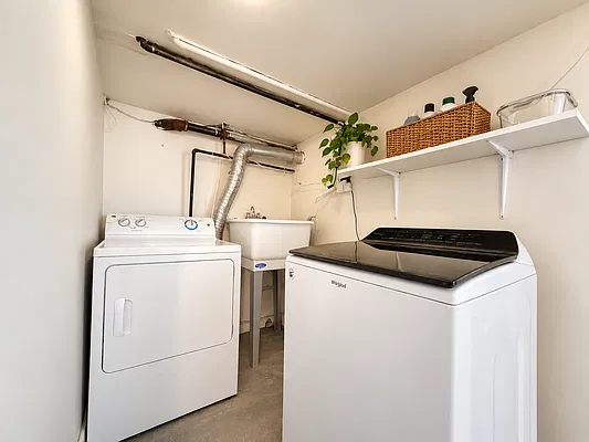 Laundry, photo 1