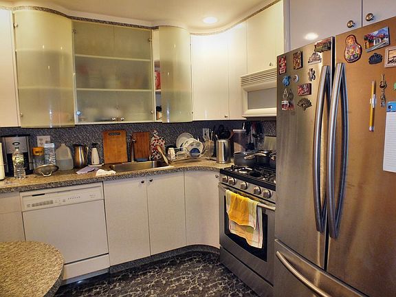 3rd image of 2372 Burnett St #2A