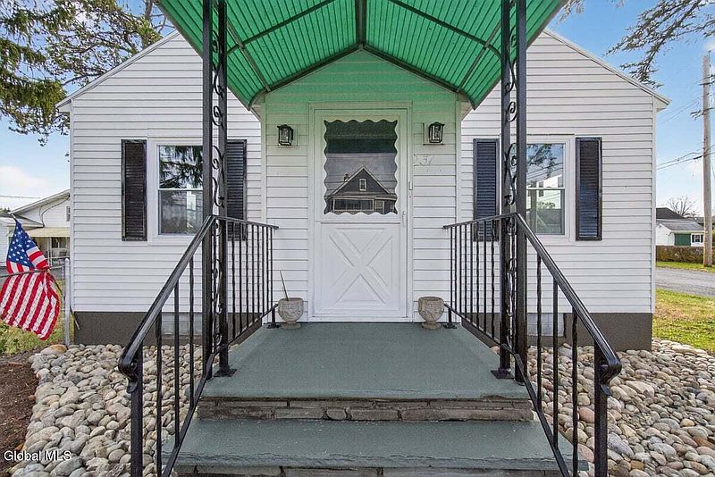 4th image of 231 Mariaville Road