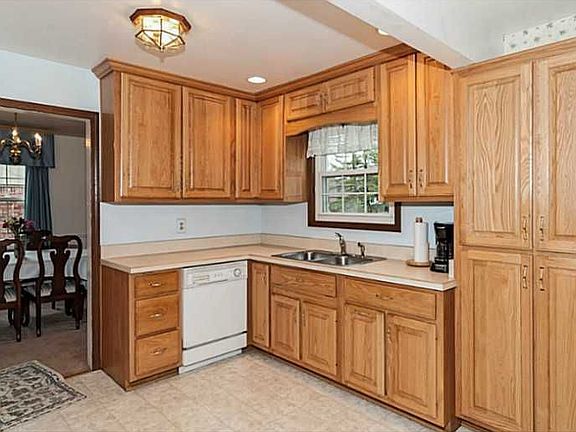 5th image of 7286 Steinmeier Dr