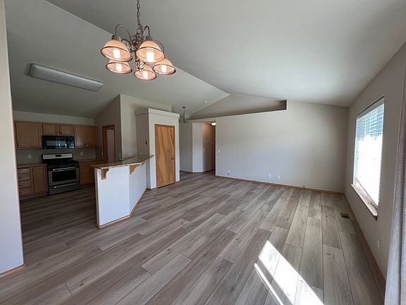 LIVING ROOM AND KITCHEN
NEW LUXERY VINYL FLOORING