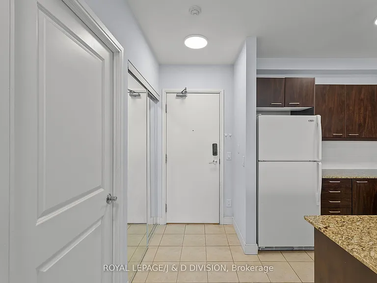 220 Redpath Ave #805 — Photo 3