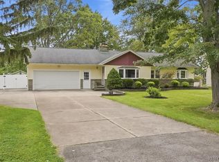 930 Elliott Dr, Lewiston, NY 14092
