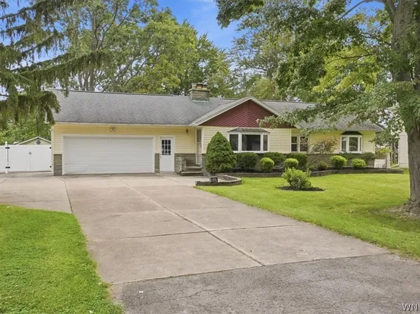 930 Elliott Dr, Lewiston, NY 14092