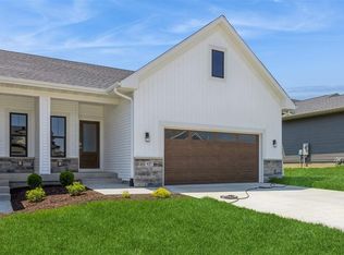 927 Oakland Trl, Solon, IA 52333