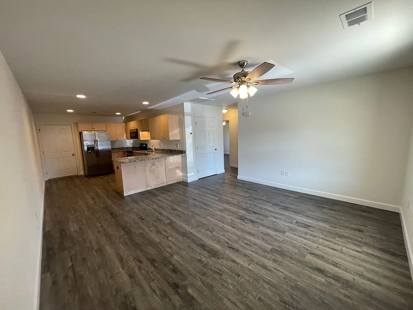 Available Now! 2bd 1 Ba Duplex In Super Convenient Location — Photo 4