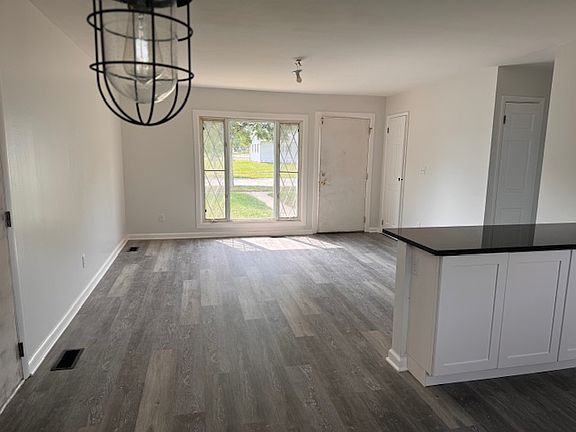 3rd image of 765 Crestwood Dr