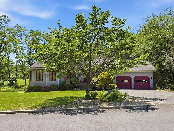 3rd image of 32 Briarwood Rd