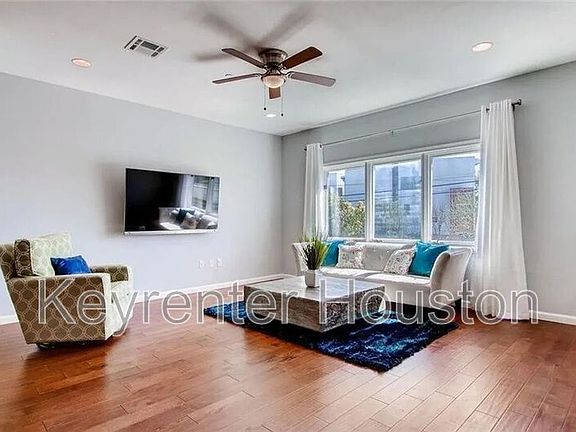 5th image of 5004 Balcones Dr