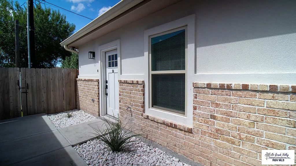 3 bed, 2.0 bath, 1200 sqft, $1,350 — Photo 4