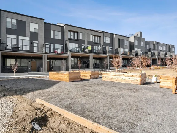 244 Sovereign Cres SW #1, Calgary, AB T3C 2M3