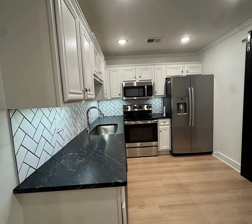 805 E Oak Ave #1