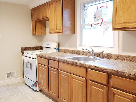 5th image of 248 Tiller Ave
