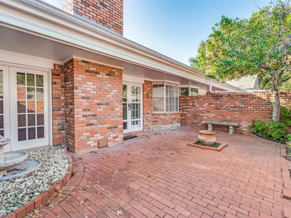 1339 Roaring Springs Rd, Fort Worth, TX 76114