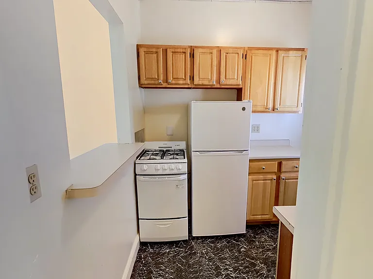102 Queensberry St #7 — Photo 2