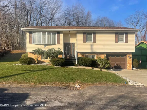 27 Pearl St, Carbondale, PA 18407