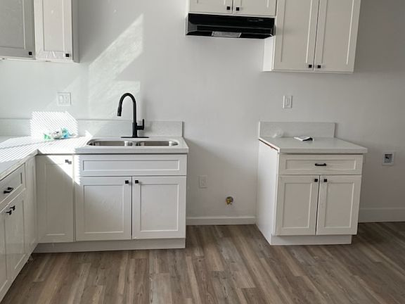 3rd image of 408 E Walnut Ave #101